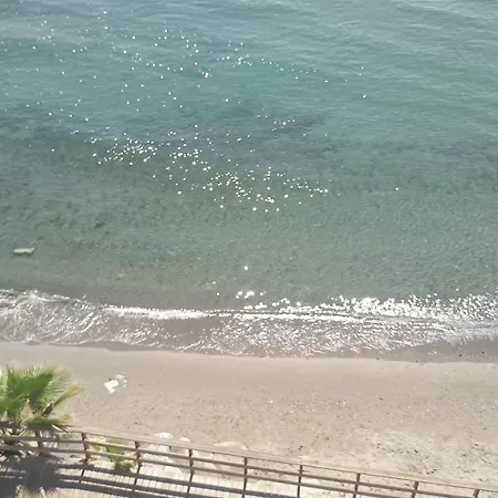 Casa Cachita-en 1ª Linea De Playa Appartamento Estepona